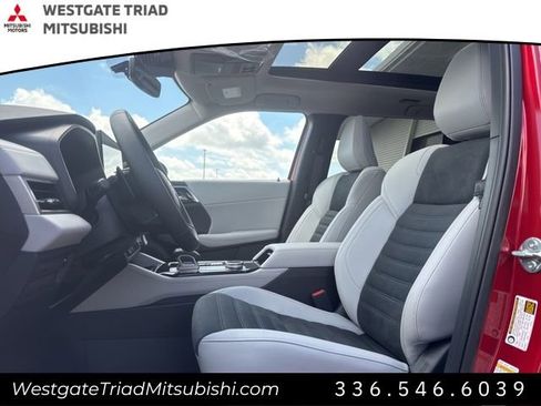 New 2025 Mitsubishi Outlander SE image 15