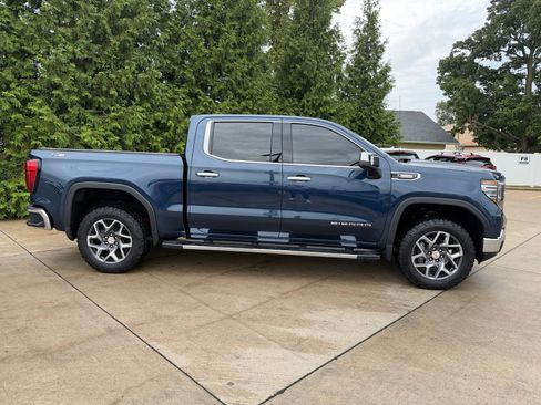 Used 2022 GMC Sierra 1500 SLT w/ SLT Premium Package AWD/4WD image 32