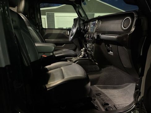 Used 2019 Jeep Wrangler Unlimited Sahara w/ Quick Order Package 24M Moab image 13