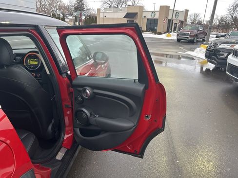 Used 2016 MINI Cooper 4-Door Hardtop image 20