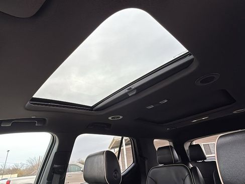 Used 2023 Chevrolet Traverse Premier w/ Redline Edition image 12