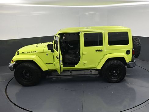 Used 2017 Jeep Wrangler Unlimited Rubicon w/ Connectivity Group AWD/4WD image 27