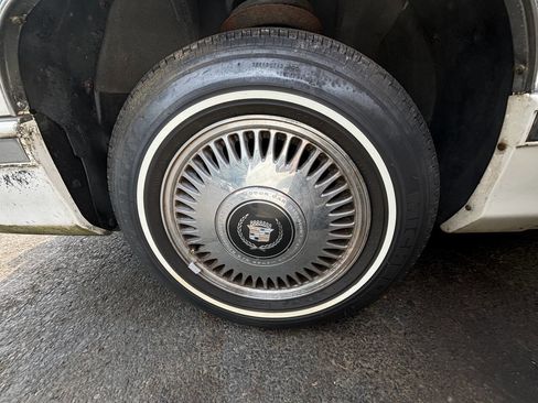 Used 1992 Cadillac De Ville Sedan image 13