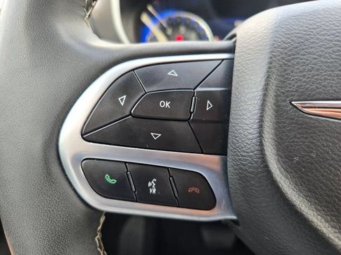 Used 2025 Chrysler Pacifica Select FWD image 20
