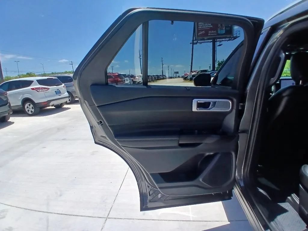 Used 2020 Ford Explorer Limited RWD image 16