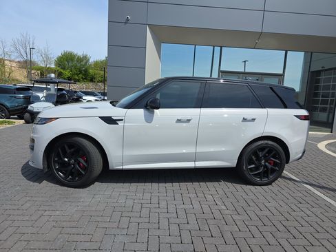 Used 2024 Land Rover Range Rover Sport Dynamic SE image 8