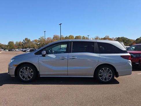 New 2026 Honda Odyssey Touring image 2