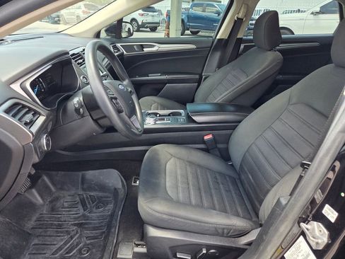 Used 2020 Ford Fusion SE FWD image 4