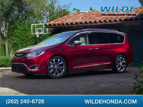 Used 2018 Chrysler Pacifica Touring-L Plus w/ Tire & Wheel Group FWD image 1