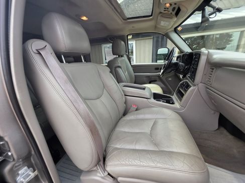 Used 2007 GMC Sierra 2500 SLT w/ Heavy-Duty Power Package AWD/4WD image 12