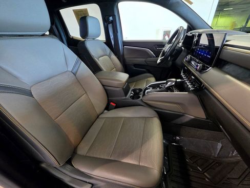 Used 2024 Chevrolet Colorado ZR2 w/ ZR2 Convenience Package III AWD/4WD image 70
