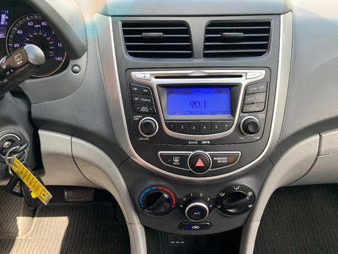 Used 2013 Hyundai Accent GS FWD image 16
