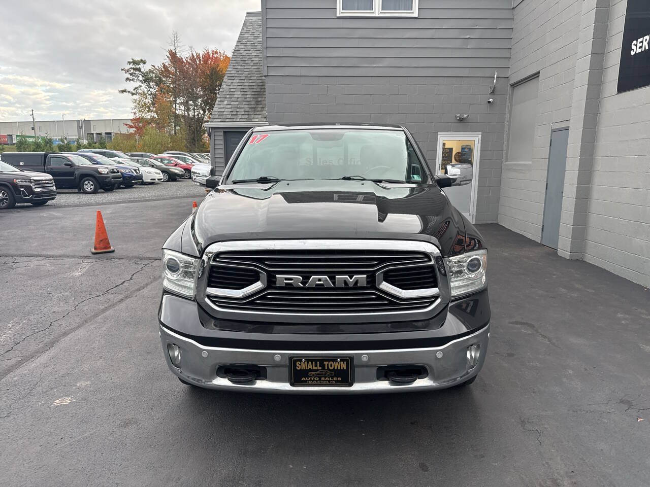 Used 2017 RAM 1500 Limited AWD/4WD image 2