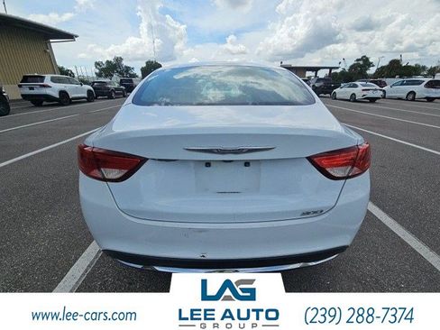Used 2016 Chrysler 200 Limited image 2