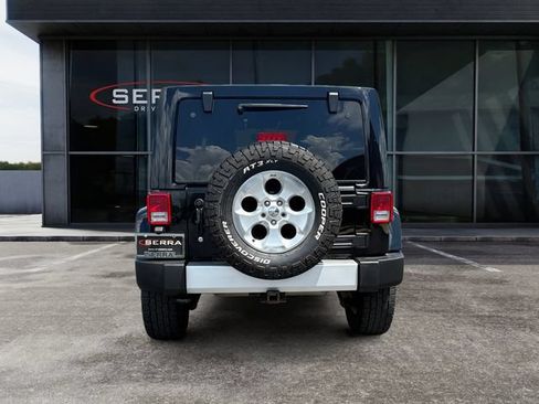 Used 2013 Jeep Wrangler Unlimited Sahara w/ Connectivity Group AWD/4WD image 4