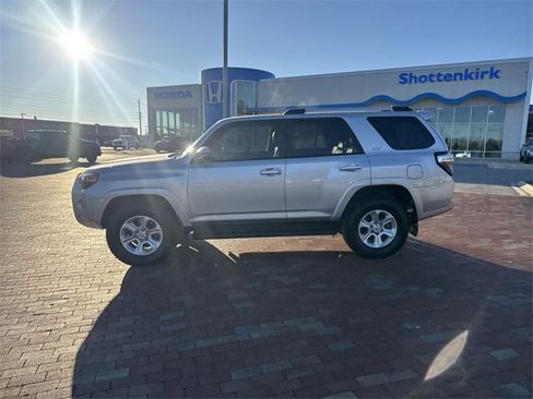 Used 2022 Toyota 4Runner SR5 Premium image 33