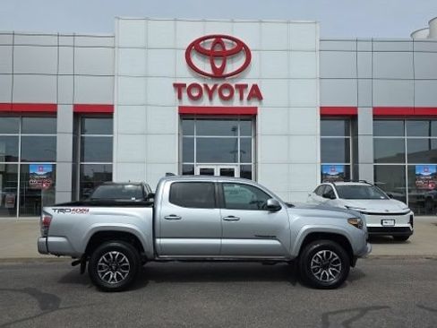 Used 2023 Toyota Tacoma TRD Sport w/ Advanced Technology Package AWD/4WD image 6