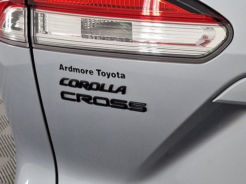 Used 2023 Toyota Corolla Cross AWD Hybrid w/ Moonroof Package image 15
