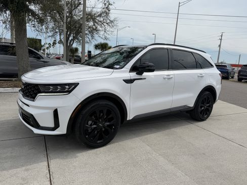Certified 2023 Kia Sorento SX image 8
