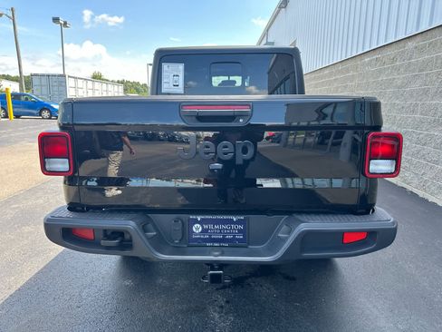 Used 2021 Jeep Gladiator Sport image 6