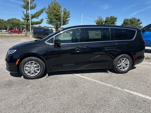 New 2026 Chrysler Pacifica Select image 17