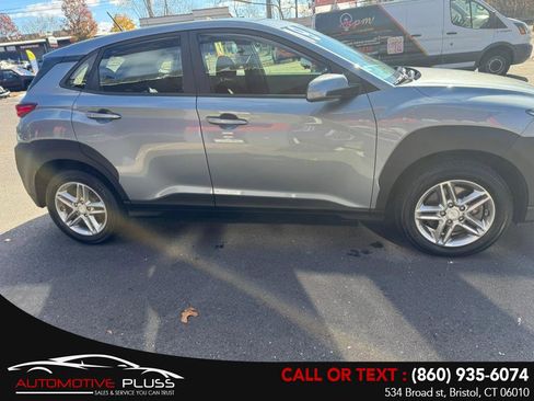 Used 2019 Hyundai Kona SE image 2