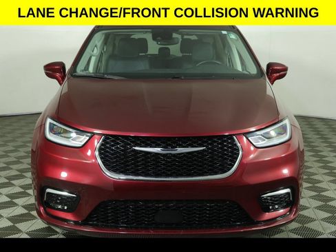 Used 2021 Chrysler Pacifica Touring-L w/ Uconnect Theater Family Group FWD image 8