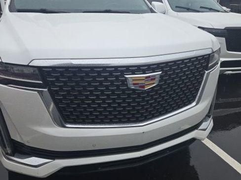 Used 2022 Cadillac Escalade ESV Premium Luxury image 12