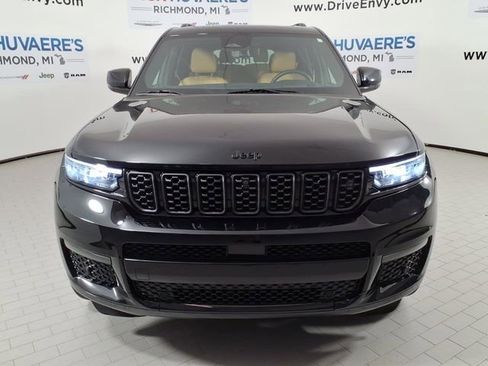 Used 2024 Jeep Grand Cherokee L Summit AWD/4WD image 2