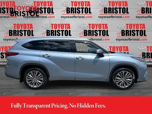 Used 2021 Toyota Highlander Platinum AWD/4WD image 2