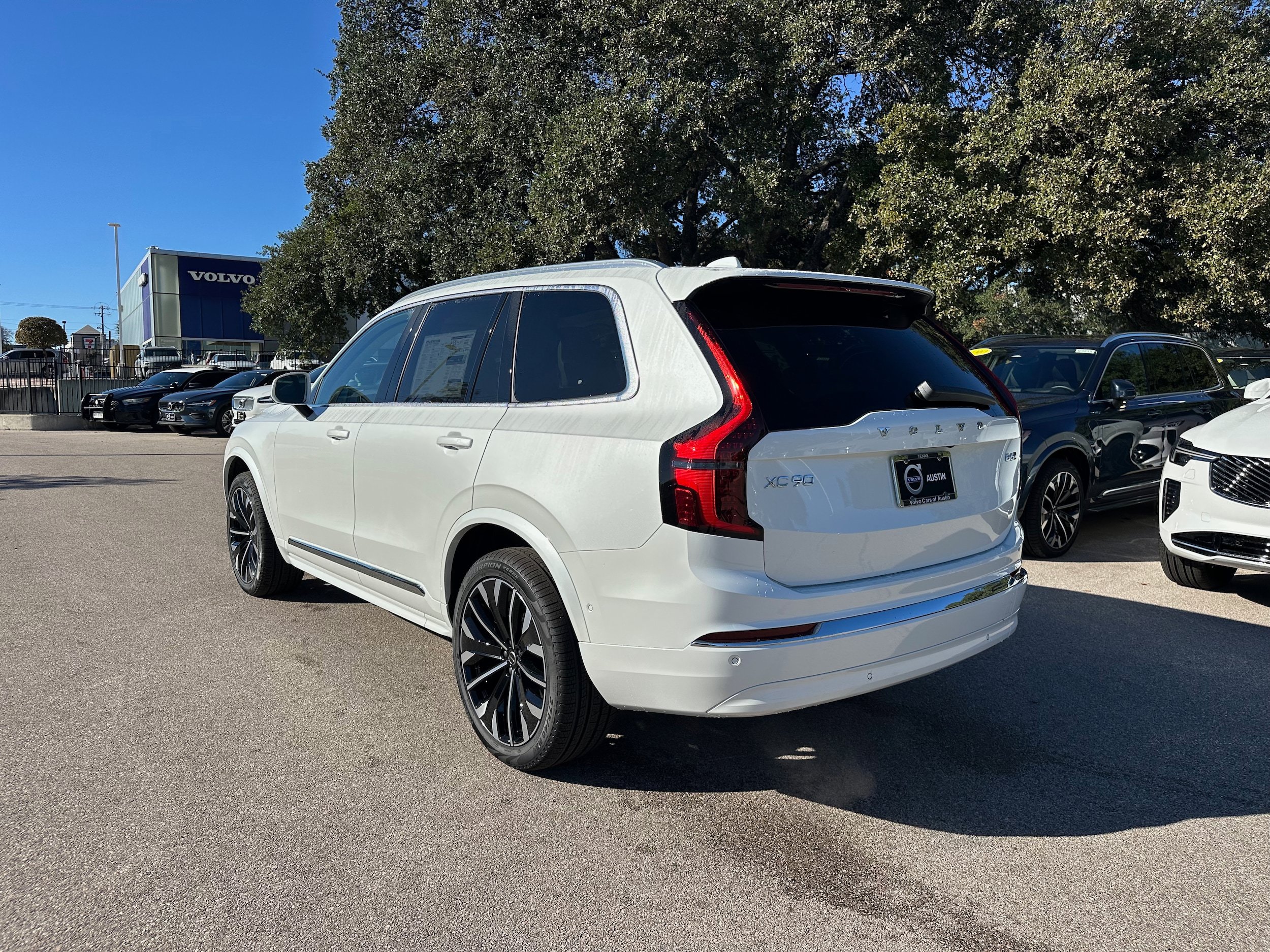 Used 2026 Volvo XC90 B6 Ultra w/ Protection Package AWD/4WD image 4
