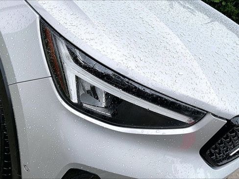 Certified 2025 Volvo XC40 B5 Plus AWD/4WD image 34
