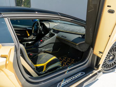 Used 2020 Lamborghini Aventador SVJ AWD/4WD image 58