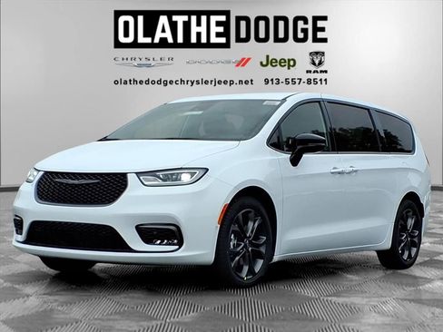 New 2026 Chrysler Pacifica Select image 1