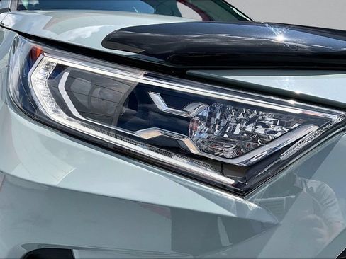 Certified 2021 Toyota RAV4 XLE Premium AWD/4WD image 33