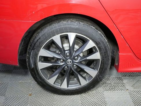 Used 2019 Nissan Sentra SR image 11