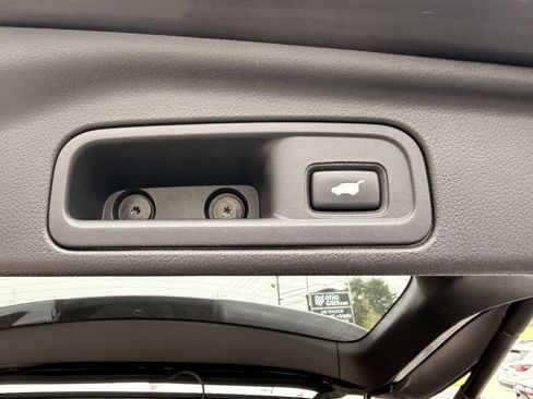Used 2016 Honda Pilot Touring image 23