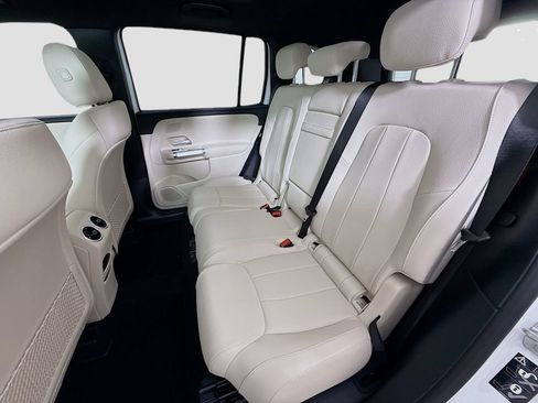 Used 2026 Mercedes-Benz GLB 250 4MATIC image 24