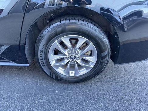 Used 2024 Toyota Sienna XLE image 27