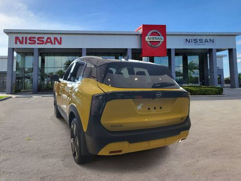 New 2026 Nissan Kicks SR FWD image 2