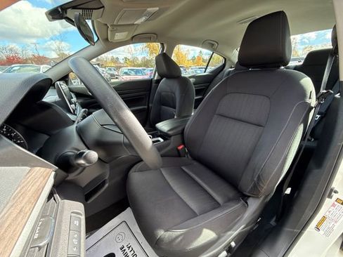 Used 2024 Nissan Altima 2.5 SV FWD image 24