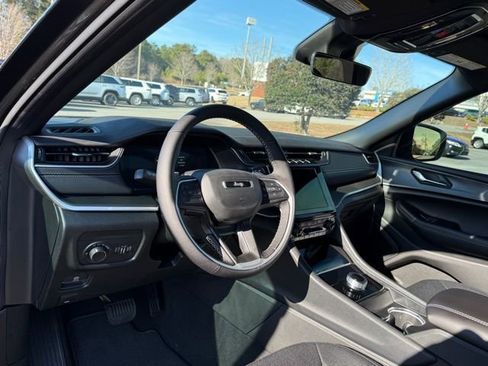 New 2025 Jeep Grand Cherokee Laredo X w/ Luxury Tech Group I image 15