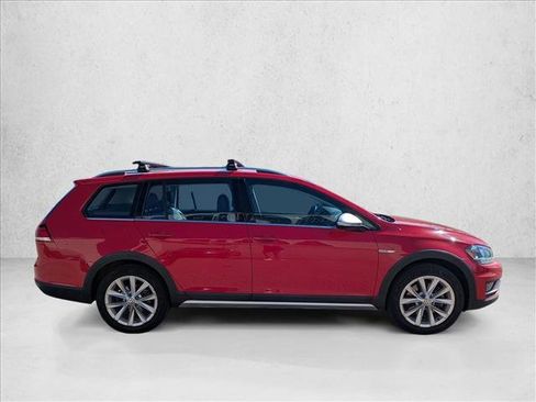 Used 2019 Volkswagen Golf Alltrack S image 4