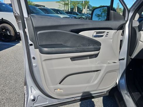 Used 2018 Honda Pilot Touring image 17