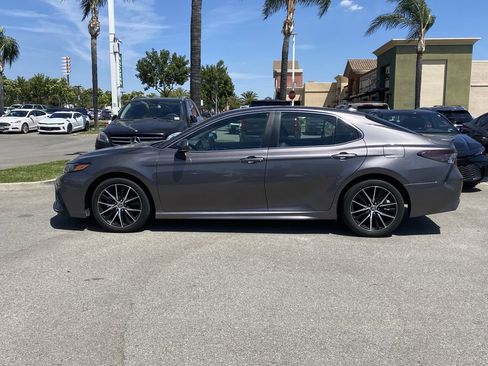 Used 2024 Toyota Camry SE FWD image 2
