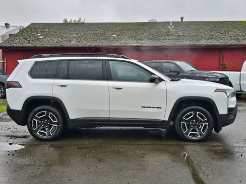 New 2026 Jeep Cherokee Laredo image 9