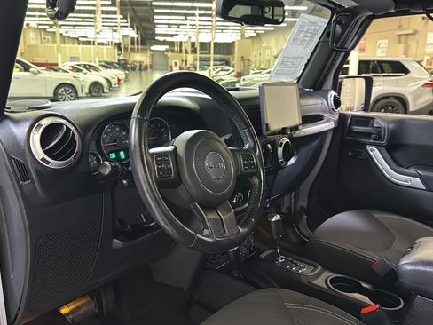 Used 2015 Jeep Wrangler Unlimited Sahara w/ Connectivity Group image 13