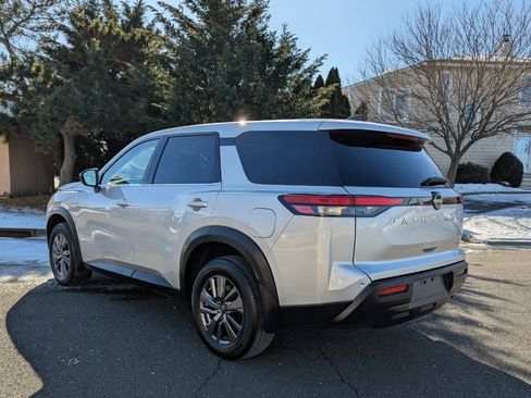 Used 2024 Nissan Pathfinder S image 5