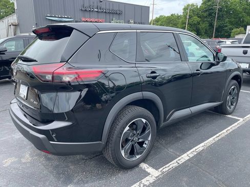 Used 2024 Nissan Rogue SV AWD/4WD image 3