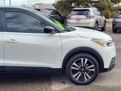 Used 2018 Nissan Kicks SV image 2
